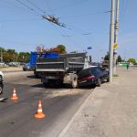 accident on a city road, a dump truck pinched a passenger car